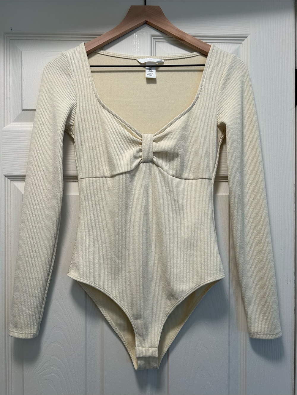 H&M Cream Ribbed Long-Sleeve Bow-Front Bodysuit Minimalist Coquette Size Small - Picture 1 of 8